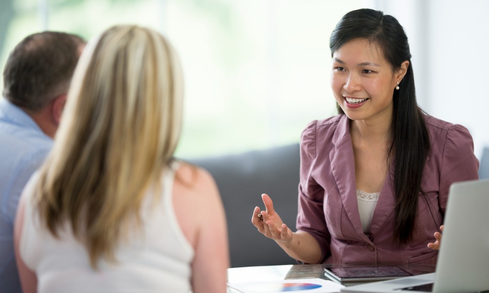 an advisor explaining some 401k rules of thumb to a couple