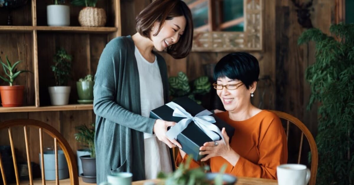 how to transfer stock to a family member